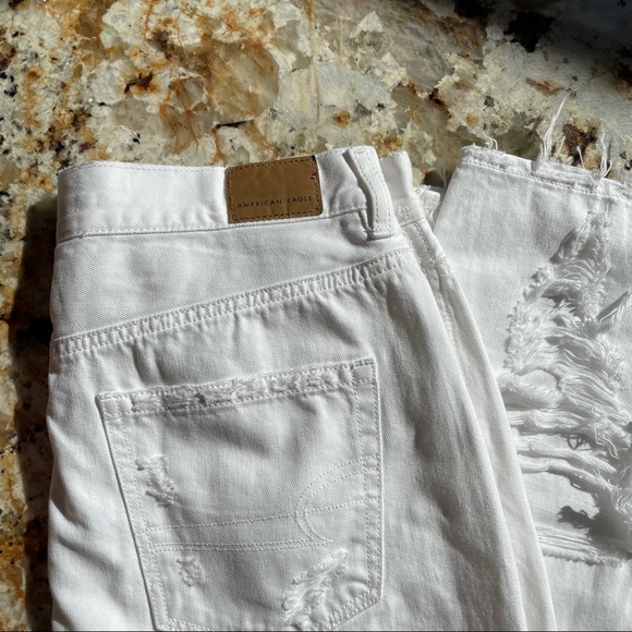 AMERICAN EAGLE, White, Distressed “Mom Jeans”, SZ 10 - Picture 1 of 7
